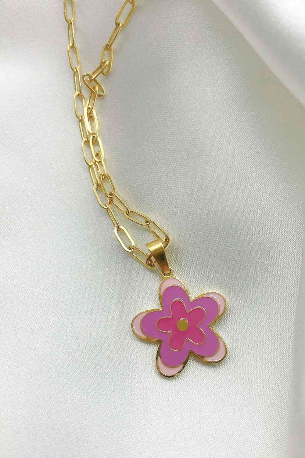 Collar de acero inoxidable con colgante de flores