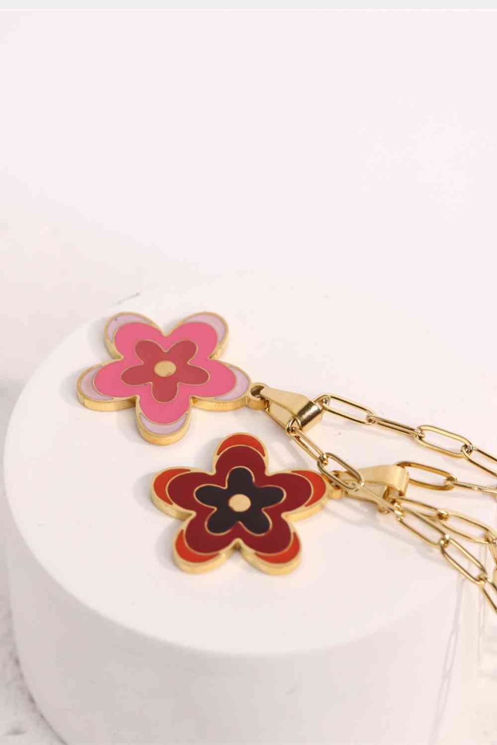 Collar de acero inoxidable con colgante de flores